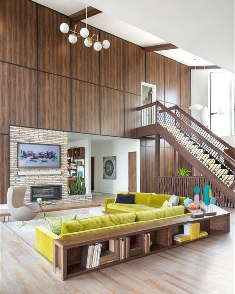 Elin Walters | Mid-Century Modern Interior Designer (@exactlydesigns) • Instagram photos and videos Mcm Living Room, Vibrant Living Room, Japandi Living, Mcm House, Colorful Palette, Mid Century Living Room, Bold Wallpaper, Casa Vintage, Mid Century Modern Living