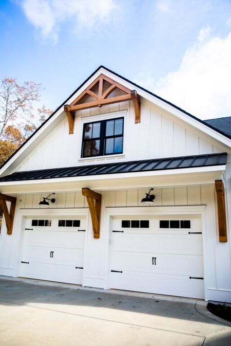 Modern Farmhouse Exterior Design, Barn Lights, New Farmhouse, Farmhouse Exterior Design, Barn Light Electric, Garage Exterior, Garage Door Design, Home Exterior Makeover, Exterior Design Ideas