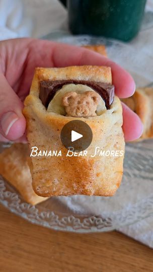 2.1M views · 48K reactions | Sleepover squad: Banana Teddy Graham S'mores edition! Do you think the Minions would love these? @oldladiekatie Find the recipe link here! https://tasty.co/recipe/banana-bear-smores | Tasty Bear Graham Cracker Snack, Teddy Graham Snack Ideas, Bear Treats, Dessert Smores, Sleepover Squad, Teddy Grahams, The Minions, Grandparenting, Kids Treat