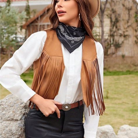 Western Vest Colie : Brown Cowboy Costume Women's, Cowboy Outfits For Women, Western Chic Fashion, Mode Country, Urban Western, Plain Vest, Western Vest, White Pants Women, Cowgirl Outfit