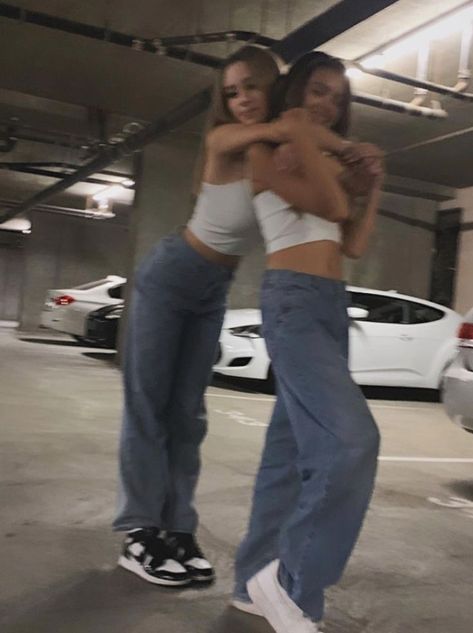 Twining Outfits, Matching Friend, Bestie Outfits, Bff Poses, Matching Outfits Best Friend, Best Friends Aesthetic, Best Friend Photos, Bestie Goals, Bff Pictures