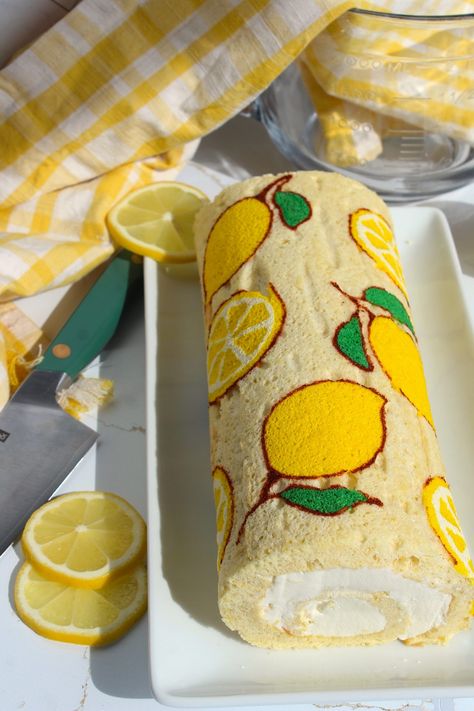 Lemon Cake Roll Cream Cheeses, Inlay Roll Cake, Vegan Swiss Roll Cake, Decorated Swiss Roll, Cake Rolls Design, Rolled Cake Design, Sukkot Desserts, Sponge Cake Design, The Squeaky Mixer