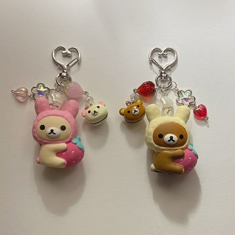 Character Accessories Ideas, Clay Charm Ideas, Small Cute Things, Rilakkuma Keychain, Cute Clay Charms, Cute Trinkets, Keyring Ideas, Cute Key Chains, Kawaii Keychains