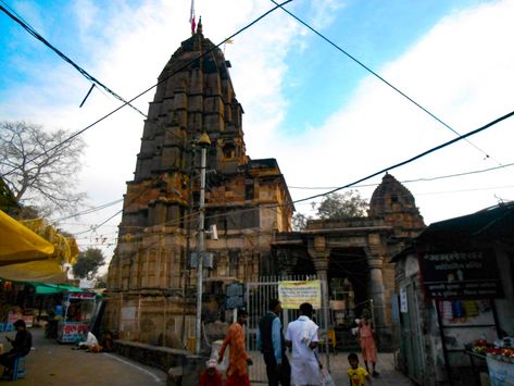 One of the 12 jyotirling of India 💐Mamleshwar Temple Omkareshwar Jyotirling Temple, Omkareshwar Jyotirling, Aesthetic Temple, 12 Jyotirling, Shiv Parvati, Travel Destinations Photography, Photoshop Backgrounds Free, Madhya Pradesh, Photoshop Backgrounds