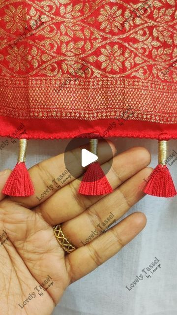 Saree Latkan Design, Saree Kuchu New Designs, Saree Pallu, Saree Tassels Designs, Saree Kuchu Designs, Saree Tassels, Crochet Needle, Fashion Artwork, Bead Embroidery Patterns