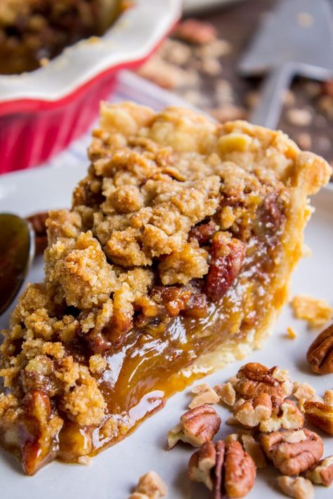 Best Pecan Pie Recipe, Best Pecan Pie, Recipe Thanksgiving, Caramel Filling, The Food Charlatan, Pie Pops, Caramel Toffee, Pie Crumble, Food Charlatan