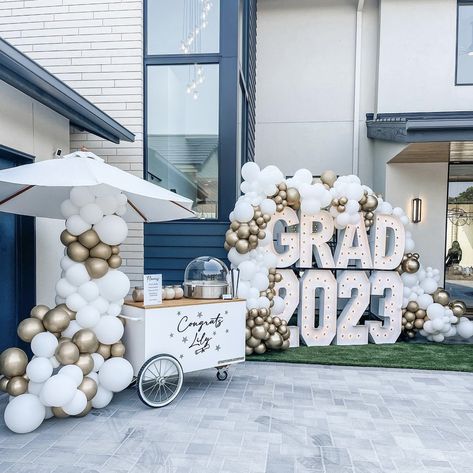 Open House Party Ideas Events, Doctoral Degree Graduation Party, College Graduation Themes, Graduation Party Elegant, Nyu Graduation Party Ideas, Open House Graduation Party Ideas, Open House Ideas For Seniors Decor, Boujee Graduation Party, College Graduation Party Ideas For Women