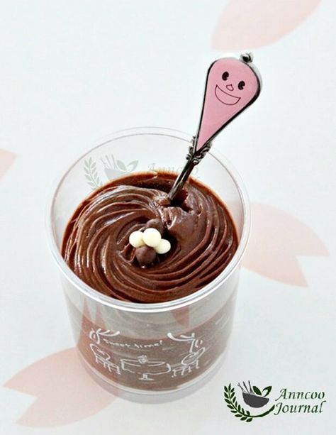 This Instant Chocolate Mousse is not only easy to make, it's also eggless and very chocolately rich too, you can simply make this dessert within 30 minutes. Easy Recipes Desserts, Simply Nigella, Easy Delicious Cakes, Nigella Lawson Recipes, Valrhona Chocolate, Individual Desserts, Chocolate Cream Cheese, Nigella Lawson, Delicious Cake Recipes