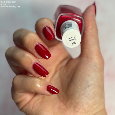 Red Nail Polish Essie, Best Red Nail Polish, Essie Forever Yummy, Essie Red Nail Polish, Essie Colors, Essie Nail Colors, Red Polish, Nail Colours, Red Nail Polish