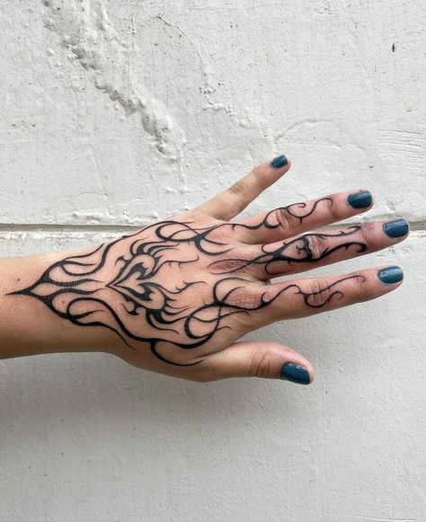 101 Best Female Hand Tattoo Ideas That Will Blow Your Mind! - Outsons Hand Tats Alt, Cool Hand Tattoo Ideas, Hand Designs Tattoo, Hand Connected To Arm Tattoo, Hand Tattoos Goth, Y2k Tattoo Ideas Hand, Forearm To Hand Tattoo Women, Neotribal Tattoo Design Hand, Hand Tattoos Big