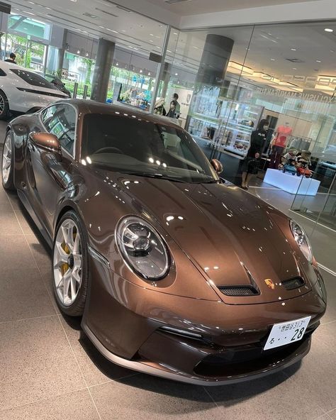 Brown Porsche Aesthetic, Best Car Colors, Brown Car Aesthetic, Satisfying Scenery, Brown Car Wrap, Brown Tesla, Brown Porsche, 992 Gt3 Touring, Car Colours