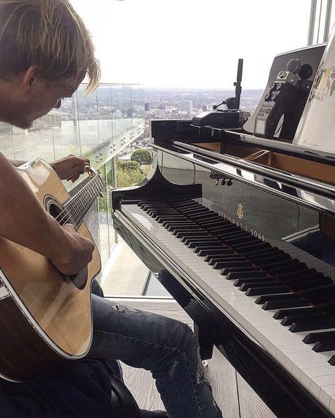 Tim and his beloved instruments ♥️ Tim Bergling, Hey Brother, Male Singers, 8 September, Electro Music, Armin Van Buuren, One Republic, Avicii, Sweet Soul