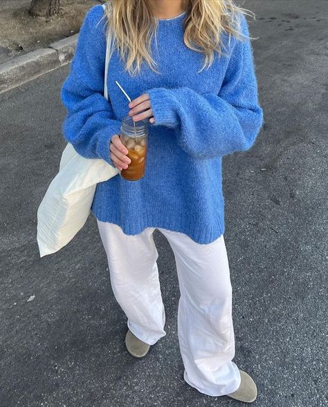 ASHLEY CASSIDY on Instagram: "exploring the new neighborhood 🤍 https://liketk.it/3W1Fo (sweater linked, wearing a M)" Coastal Granddaughter Outfits, Blue Sweater Outfit, Spring 23, Jumper Outfit, Oufits Casual, Coastal Granddaughter, Uni Outfits, Cute Lazy Day Outfits, Day Outfits