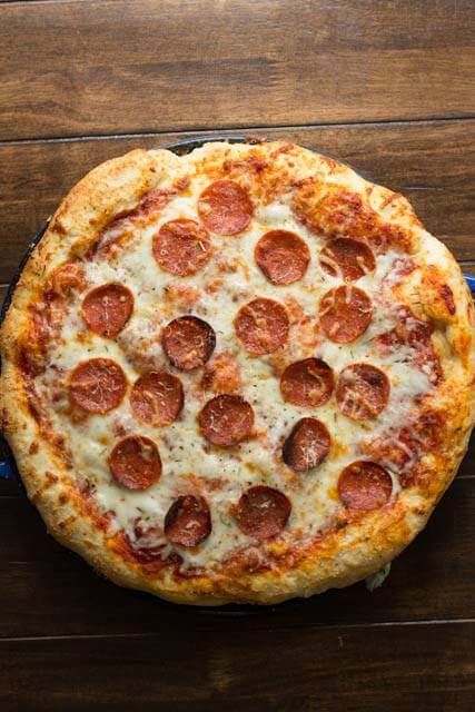 Pepperoni Pizza Recipe, Pepperoni Recipes, Pizza Recipes Pepperoni, Pizza Calzone, Pizza Roll, Italian Pizza Recipe, Oh Sweet Basil, Pizza Bianca, Best Homemade Pizza