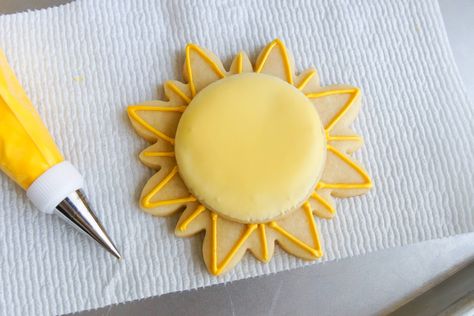 Clam Shell Cookies, Classic Sugar Cookie Recipe, Sunshine Cookies, Flower Shaped Cookies, Gluten Free Gifts, Cookies Theme, Sugar Cookie Royal Icing, Sunshine Baby Showers, Icing Tips