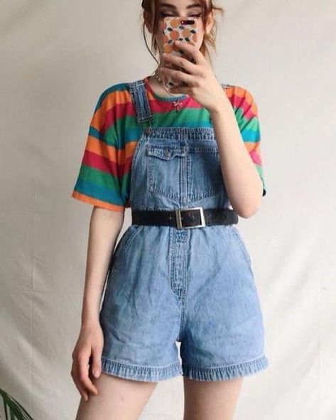 Moda anos 90: veja os looks que foram febre e estão de volta - Verso - Diário do Nordeste 80s Fashion Outfits Ideas, Style Année 80, 80s Inspired Outfits, 80s Fashion Outfits, Look 80s, Vintage Outfits 90s, Fashion 80s, Look Retro, 80s Outfit