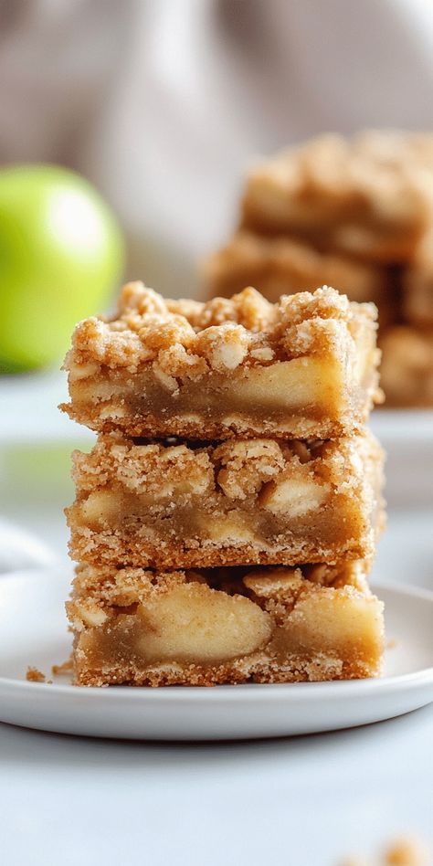 Apple Crisp Shortbread Bars – Chasety Recipe With Oats, Apple Crisp Cheesecake, Recipe Rebel, The Recipe Rebel, Apple Crisp Recipe, Shortbread Bars, Blondies Recipe, Apple Crisp Recipes, Apple Filling