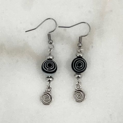 Y2k Cyber Alt Swirl Earrings Swirl Bead 4 Cm Drop Length 100% Handmade Y2k / Y2k Grunge / Fairy / Fairycore / Fairy Grunge / Angelcore / Extravagent / Angel / Angelic / Cyber / Cyber Y2k / Alt / Alternative / Ships In 1-3 Days No Offers On Handmade Items Comes With Stickers ` If You Want Purchase On Etsy ^^ Https://Muiqio.Etsy.Com International Shipping Supported Grunge Fairycore Accessories, Grunge Handmade Jewelry, Grunge Jewellery Earrings, Acubi Earrings, Alternative Jewelry Grunge, Fairy Grunge Earrings, Silver Y2k Jewelry, Y2k Grunge Jewelry, Grunge Jewelry Diy