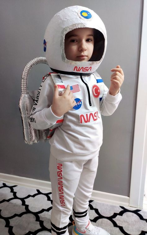 Astronaut Dress Up, Toddler Astronaut Costume Diy, Astronaut Kids Costume, Astronaut Diy Costume, Astronaut Costume Diy Kids, Astronaut Costume Diy, Toddler Astronaut Costume, Astronaut Fancy Dress, Baby Octopus Costume