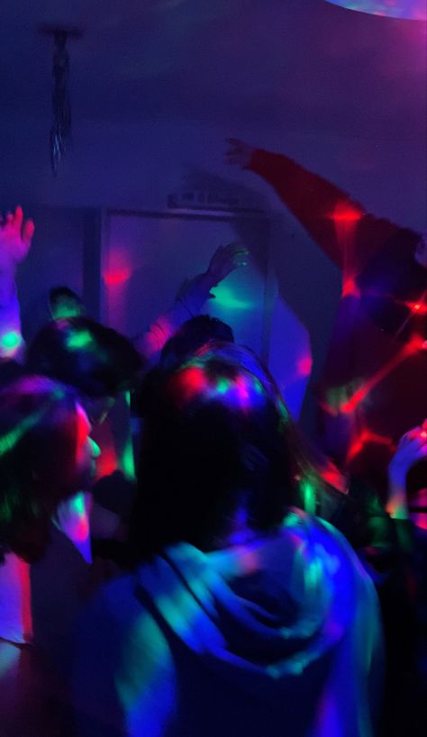 House Party Aesthetic Friends, Disco With Friends, Reggeaton Party Aesthetic, Lit Aesthetic Party, Four Loko Aesthetic, Party House Aesthetic, Party Pictures With Friends Night, Party Couple Pictures, Couple Party Aesthetic