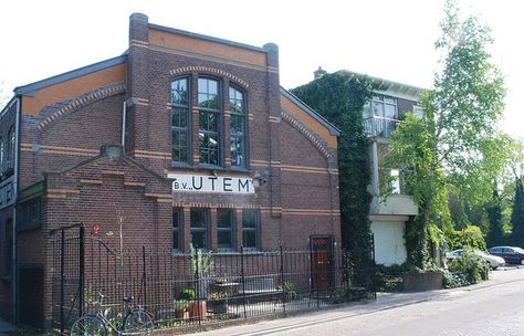 Old Factory Architecture, Converted Factory, Factory Architecture, House Loft, Archi Design, Industrial Architecture, Studio Living, Old Factory, Loft Living