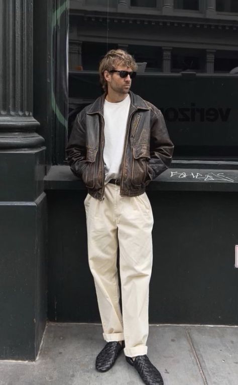 Street Wear 2023 Men, European Style Men Winter, Mens Clothing Styles Leather Jacket, Fall Outfits 2023 Trends Men, Vintage Brown Leather Jacket Outfit Men, European Fashion Men Winter, Madrid Mens Fashion, Italian Fall Fashion Men, Men Fall Jacket