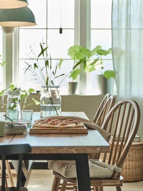 Your own Scandi dining room with modern vibes - IKEA Skogsta Dining Table, Skogsta Ikea, Scandi Dining Room, Chair Ikea, Kids Flooring, Organization Furniture, Traditional Dining Room, Food Stains, Ikea Family