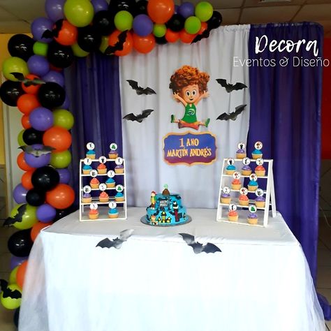 Hotel transilvania party Hotel Transylvania 1st Birthday Party, Hotel Transylvania Birthday Decorations, Hotel Transylvania Trunk Or Treat, Hotel Transylvania Birthday Party Ideas, Hotel Transylvania Birthday Party, Festa Hotel Transylvania, Hotel Transylvania Birthday, Hotel Transylvania Party, 3rd Birthday Party For Boy