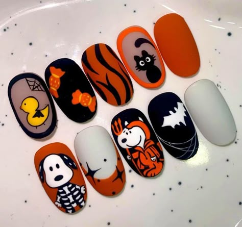 #nails #nailswag #nailstagram #nailsofinstagram #nailsart #nailsoftheday #nails2inspire #nailsalon #nailsonfleek #nailsdid #NailStyle #nailsdesign #nailsdone #nailsofig #nailsmagazine #nailsaddict #nailspolish #nailsoftheweek #nailshop #nailsonpoint #nailstamping #nailstoinspire #nailsnailsnails #nailspa #nailsvideos #nailsinc #Nailsbyme #nails4yummies #nailswatch #nailslove Halloween Snoopy Nails, Snoopy Nails Halloween, Snoopy Halloween Nails, Halloween Sets Nails, Nail Art Pumpkin, Snoopy Nails, Nail Halloween, Ghost Nails, Halloween Nail Ideas