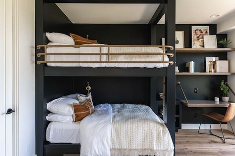 10 Clever Ideas for your Built-in Bunk Room Bunk Bed Rooms, Adult Bunk Beds, Bunk Beds Built In, Built In Bunks, Bunk Rooms, Cool Bunk Beds, Bunk Bed Designs, غرفة ملابس, Bunk Room