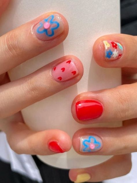 Korean short acrylic nails: bold colors and designs Best Manicure For Short Nails, Short Summer Manicure, Short Nail Aesthetic Designs, Korean Gel Nails Simple, Summer Nails Gelish, Each Nail Different Design, Short Manicure Designs, Natural Nail Designs Short, Classy Summer Nails Simple