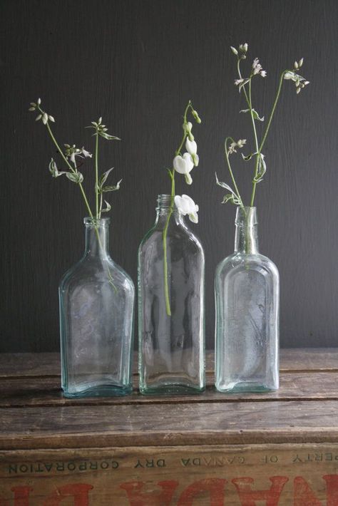 Vintage aesthetic :) Glass Bottle Aesthetic, Bottles With Flowers, Bottle Aesthetic, Antique Glass Bottles, Antique Bottles, Vintage Bottles, Old Bottles, Deco Floral, Bottle Vase