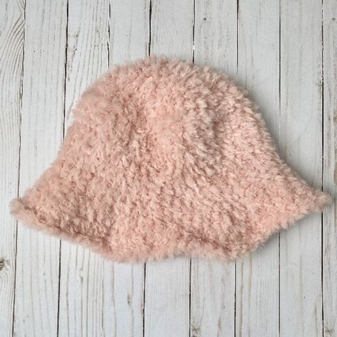 Crochet Fur Bucket Hat, Crochet With Fur Yarn, Crochet Fuzzy Bucket Hat, Fur Crochet Patterns, Fluffy Bucket Hat Crochet, Crochet Velvet Bucket Hat, Crochet Fur Hat, Crochet Fuzzy Hat, Faux Fur Yarn Crochet Patterns