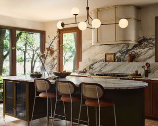 Kitchen island and lighting idea White Terrazzo Tile, Gaines Fixer Upper, Lakehouse Kitchen, Fixer Upper Joanna Gaines, Country Living Fair, Farmhouse Trends, Modern Kitchen Remodel, Midcentury Home, Interior Design Advice