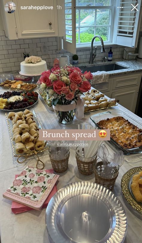 Bachelorette Brunch Ideas, Bachelorette House, Girly Brunch, Bachelorette Brunch, Brunch Aesthetic, Simple Birthday Decorations, Party Food Buffet, Hosting Holidays, Christmas Brunch