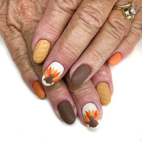 Thanksgiving Manicures, Thanksgiving Nails Color, Turkey Nails, Thanksgiving Nail Designs, Thanksgiving Nail Art, Thanksgiving Nail, Pumpkin Nails, Thanksgiving Design, Thanksgiving Nails