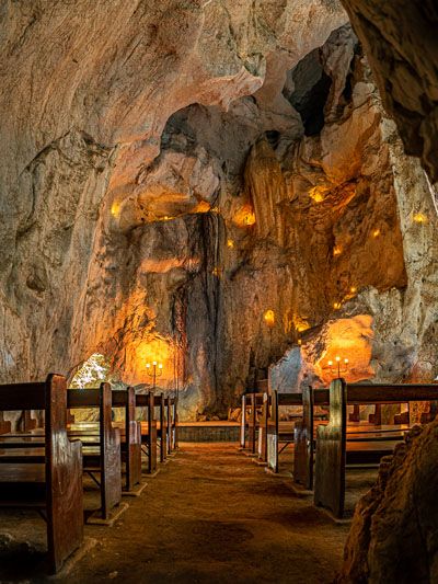 Chiselhurst Caves, Bride 2024, Cave City, Early Explorers, Cave System, Cave Tours, Australian Landscape, Airlie Beach, Adventure Guide