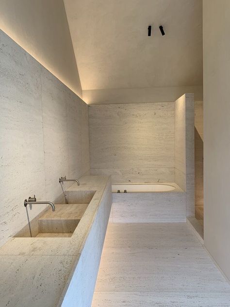 Design Portfolio Layout, Travertine Bathroom, Interior Minimalista, Decor Minimalist, Home Remodel, House Bathroom, Cheap Decor, Bathroom Toilets, Minimalist Interior