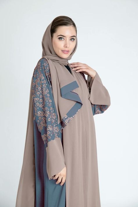 Very good color combination Islamic Clothing Women, Simple Abaya Designs, New Hijab Style, Abaya Online, Abaya Designs Latest, Muslimah Dress, Islamic Dress, Muslim Dress, Abaya Designs