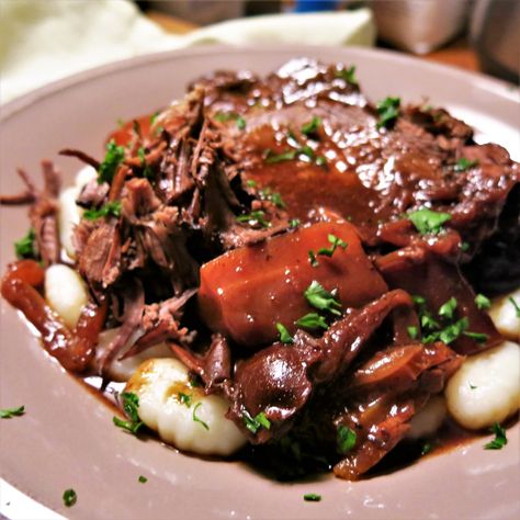 Traditional Croatian Food, Croation Recipes, Croatian Cuisine, Croatian Recipes, Braised Beef, English Food, European Food, Interesting Food Recipes, Mediterranean Recipes