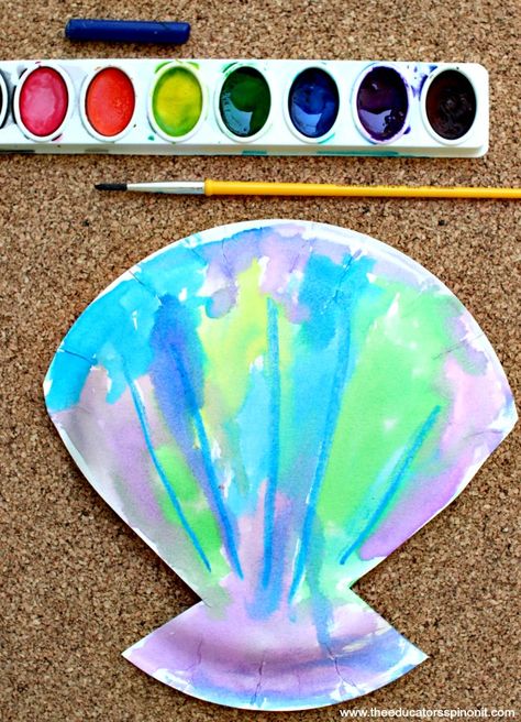 Watercolor Seashell Art Project for Preschoolers. Host an Ocean Themed Playdate with toddlers or preschoolers. 4 easy activities that encourage children to learn and play oceans! Beach Themed Art, Ocean Theme Preschool, Art Plage, Beach Themed Crafts, Summer Preschool, Ocean Activities, Sea Crafts, Ocean Crafts, Daycare Crafts