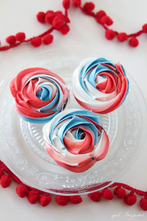 Blue Swirl Cupcakes, Pinterest Cupcakes, Cupcake Blue, Rosette Cupcakes, Jubilee Cake, Patriotic Cupcakes, Cake Mix Ingredients, Swirl Cupcakes, Blue Icing