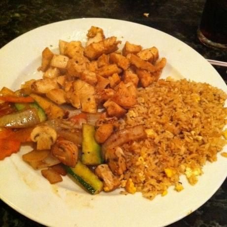 Hibachi Chicken Hibachi Fried Rice, Hibachi Recipes, Hibachi Chicken, Arroz Frito, Chicken Fried Rice, Fried Rice Recipe, Sushi Rolls, Tortellini, Rice Recipes