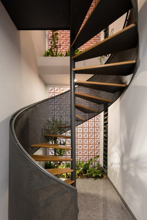 Staircase Wall Design, سلالم حلزونية, Terrace Park, Terrace Floor, Roof House, Staircase Wall, Haridwar, Spiral Stairs, Dehradun