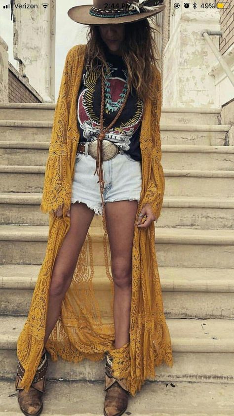 Boho style #BohemianFashion Long Lace Jacket, Stile Hippie Chic, Look Hippie Chic, Estilo Hippie Chic, Festival Mode, Look Boho Chic, Moda Country, Boho Mode, Mode Hippie