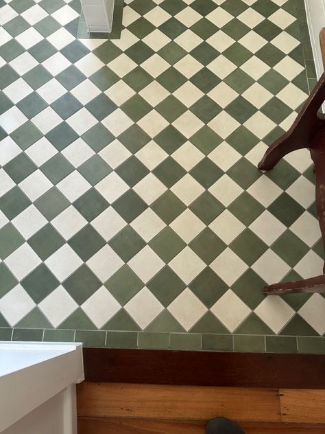 Retro Floor Tiles Kitchen, Cute Tile Floor, Green White Checkered Floor, Green Checkered Floor Kitchen, Green Checkered Tile Floor, Topcer Tiles Floor, Colonial Tile Floor, Green And White Checkered Floor, Checkered Tile Kitchen