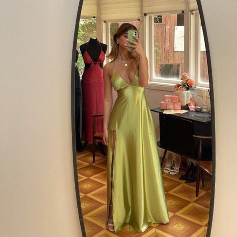 Maxi Dress Satin Green, Open Back Green Dress, Bright Green Formal Dress, Wedding Guest Dress Open Back, Green Silk Dress Prom, V-neck Satin Prom Dress, Satin Dresses Green, Maxi Dress Outfit Wedding, Green Silk Prom Dress