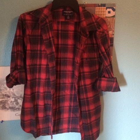 Black and red flannel Super cozy and cute flannel. It's actually made as a guys shirt, but since it's slim fit it works well for girls too! Only worn once. American Eagle Outfitters Tops Button Down Shirts Red Flannel Aesthetic, Flanel Outfit Aesthetic, Red Flannel Shirt Outfit, Black And Red Clothes, Wolf Costumes, Red Flannel Outfit, Flannel Aesthetic, Tim Wright, Flannel Girl