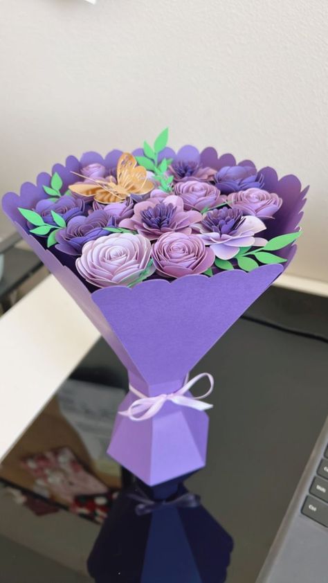 Diy paper flower bouquet#Paperflowertutorial, #Papercraft, #Paperflowers, #DIY, #DIYeasy, #SVG, #Templates Flower Bouquet Craft Ideas, Flower Bouquet Of Paper, Diy Craft Bouquet, Flower Boquettes Paper, Diy Paper Bouquet 💐, Card Stock Flower Bouquet, Bouquet Made Of Paper, How To Make Flower Bookey With Paper, Diy Bouquet Of Flowers Paper