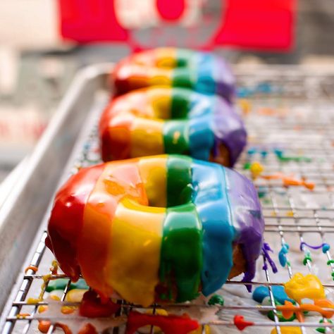 Double tap if you’re a #doughnut lover! 🍩 by @habitdoughnuts #pride #lgbt #lgbtq Rainbow Donut, Rainbow Parties, Junk Food Snacks, Rainbow Food, Pretty Dessert, Taste The Rainbow, Colorful Candy, Cafe Food, Cute Food